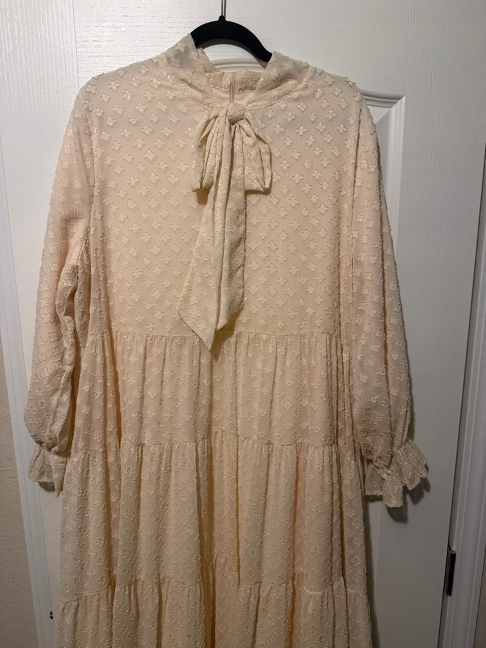 Dainty Jewells Cream Textured Tie-Neck Blouse